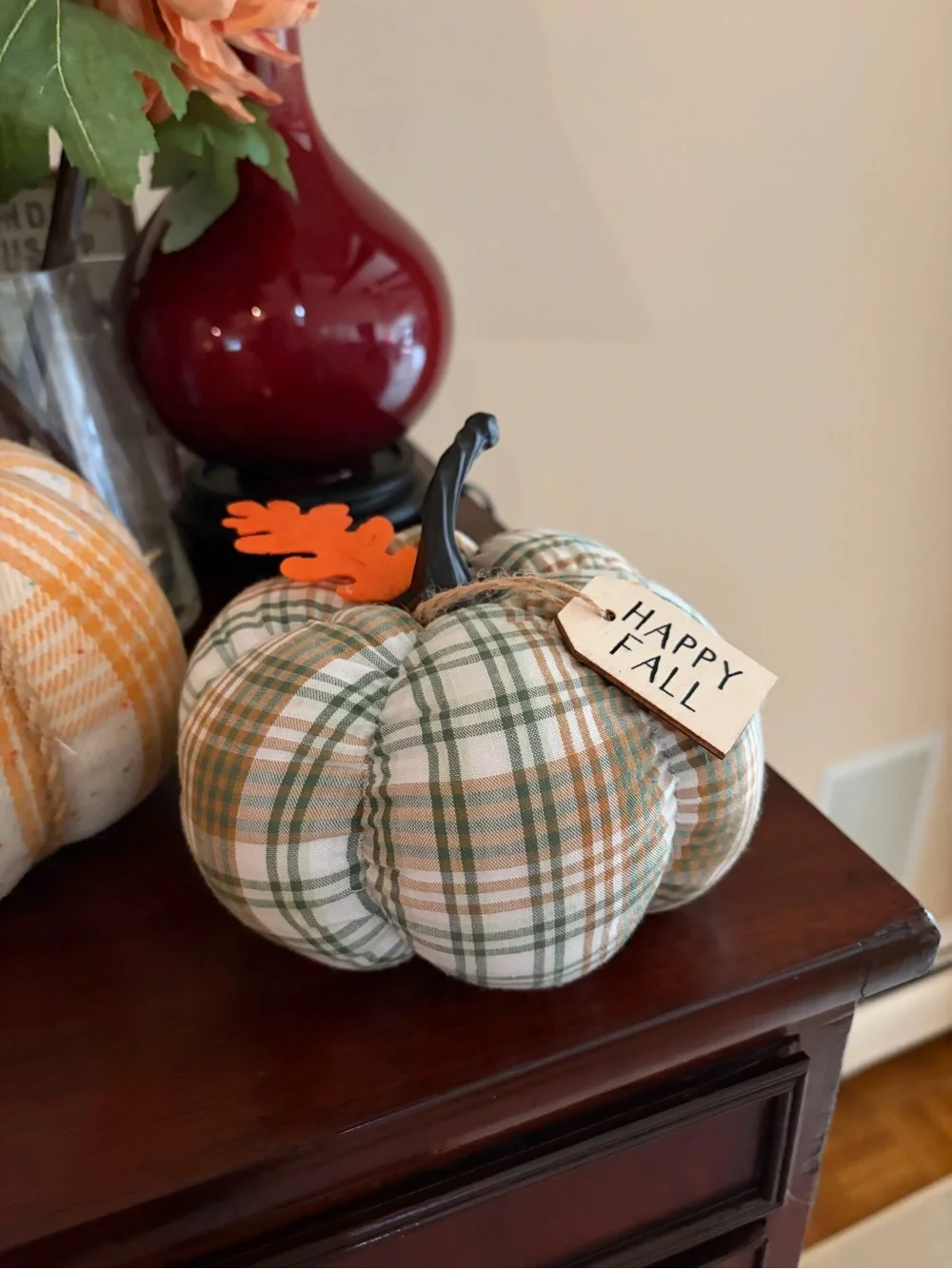 New Halloween 5 piece bundle decorative pumpkins, plate, napkins and candle
